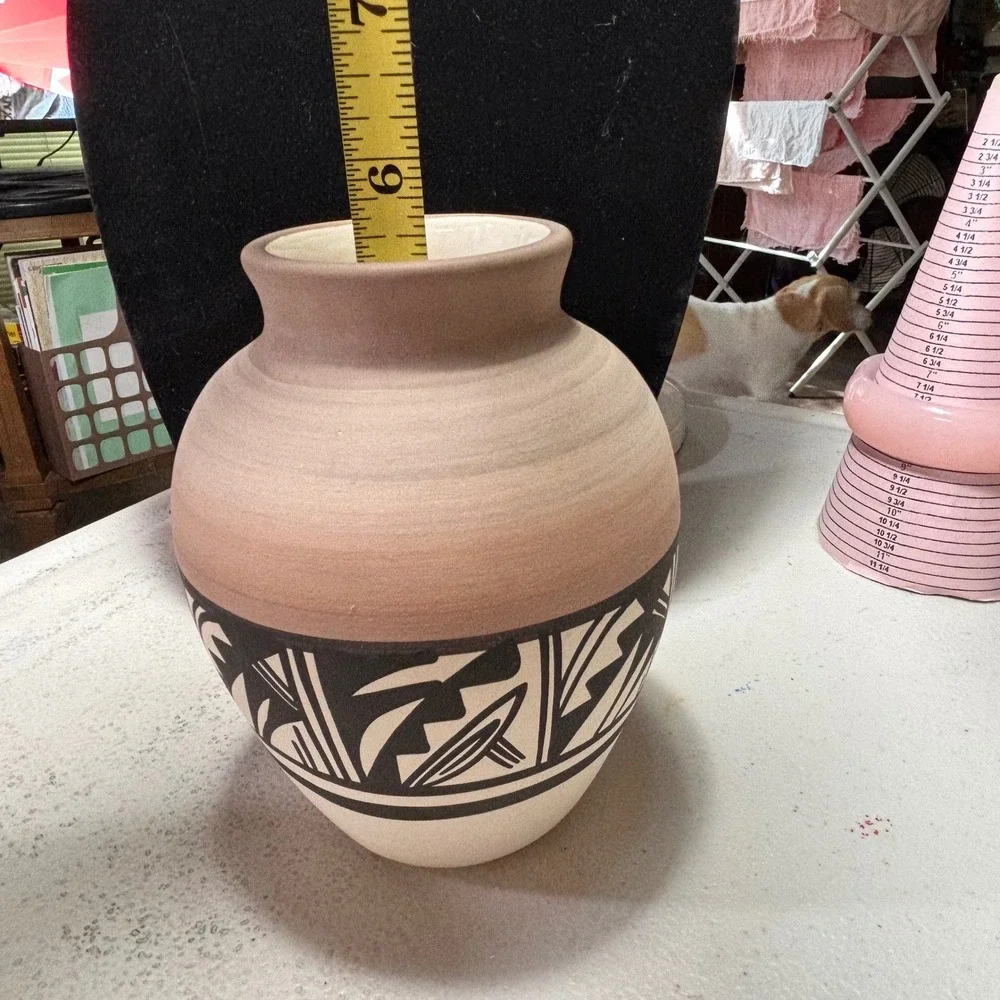Pottery Vase Tan Terracotta Black White Geometric Signed Silas Navajo USA 6.5in